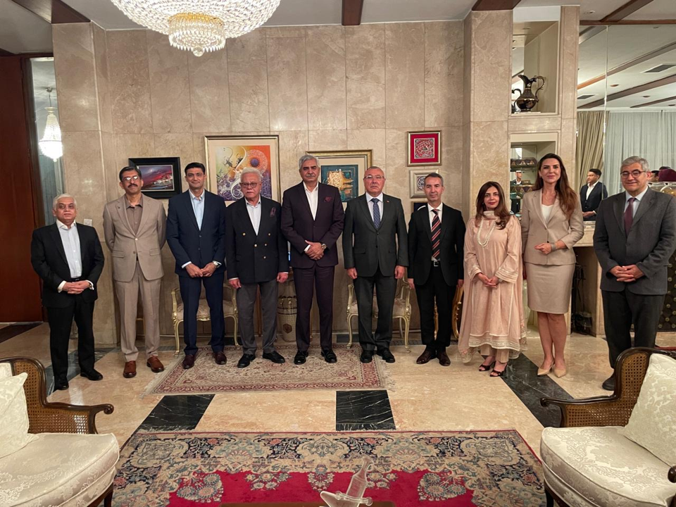 PAKİSTAN MİLLİ SAVUNMA ÜNİVERSİTESİ BAŞKANI VE HEYETİ TÜRKİYE’Yİ ZİYARET ETTİ